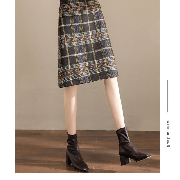 Mid length skirt - Picture 4 of 5